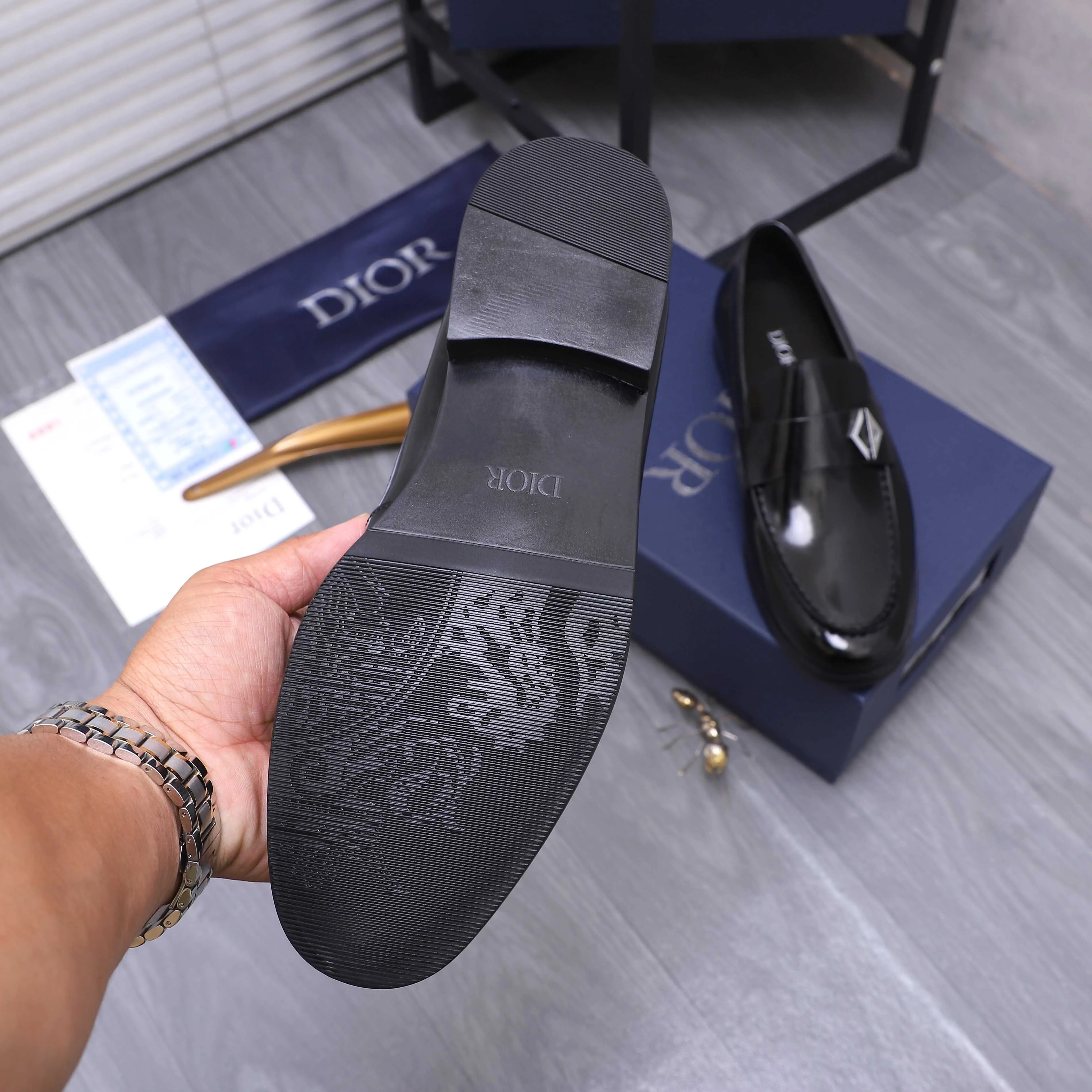 Men's shoes 💰580 Product trademark: Dior "Dior" formal business leather shoes Regular size: 39-45 (45 is custom-made and non-returnable) Product materials: Selected pearlescent cowhide upper, cowhide lining, original outsole